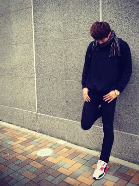 「SPINNS（スピンズ）のアイテム（スウェット、ブラック系）」を使った、toi yamauchiさん（メンズ・185cm）の冬コーディネート