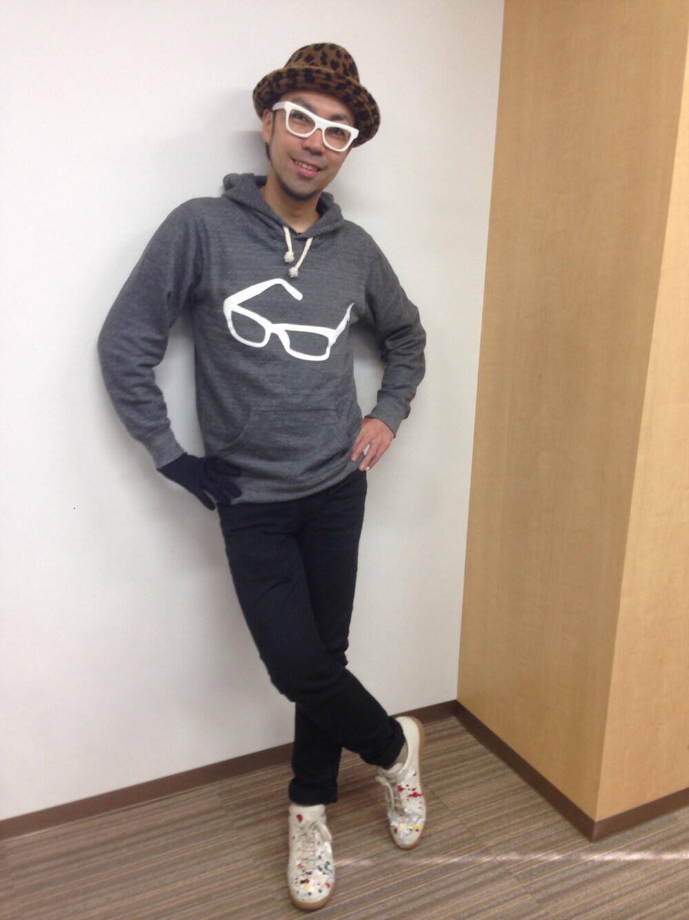 「休日スタイル」｜「Levi'sのアイテム（その他パンツ、ブラック系）」を使った、大矢 祥央さん（メンズ・176cm）の秋コーディネートの1枚目の写真