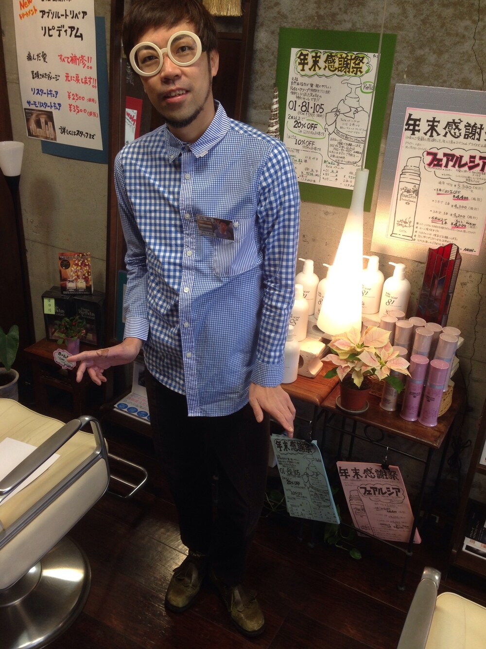 「AMON#ギンガムチェック#リスメガネ#JAPAN」｜「Ne-netの(P)メンズ ギンガムシャツ（シャツ/ブラウス、ブルー系）」を使った、大矢 祥央さん（メンズ・176cm）の冬コーディネートの1枚目の写真