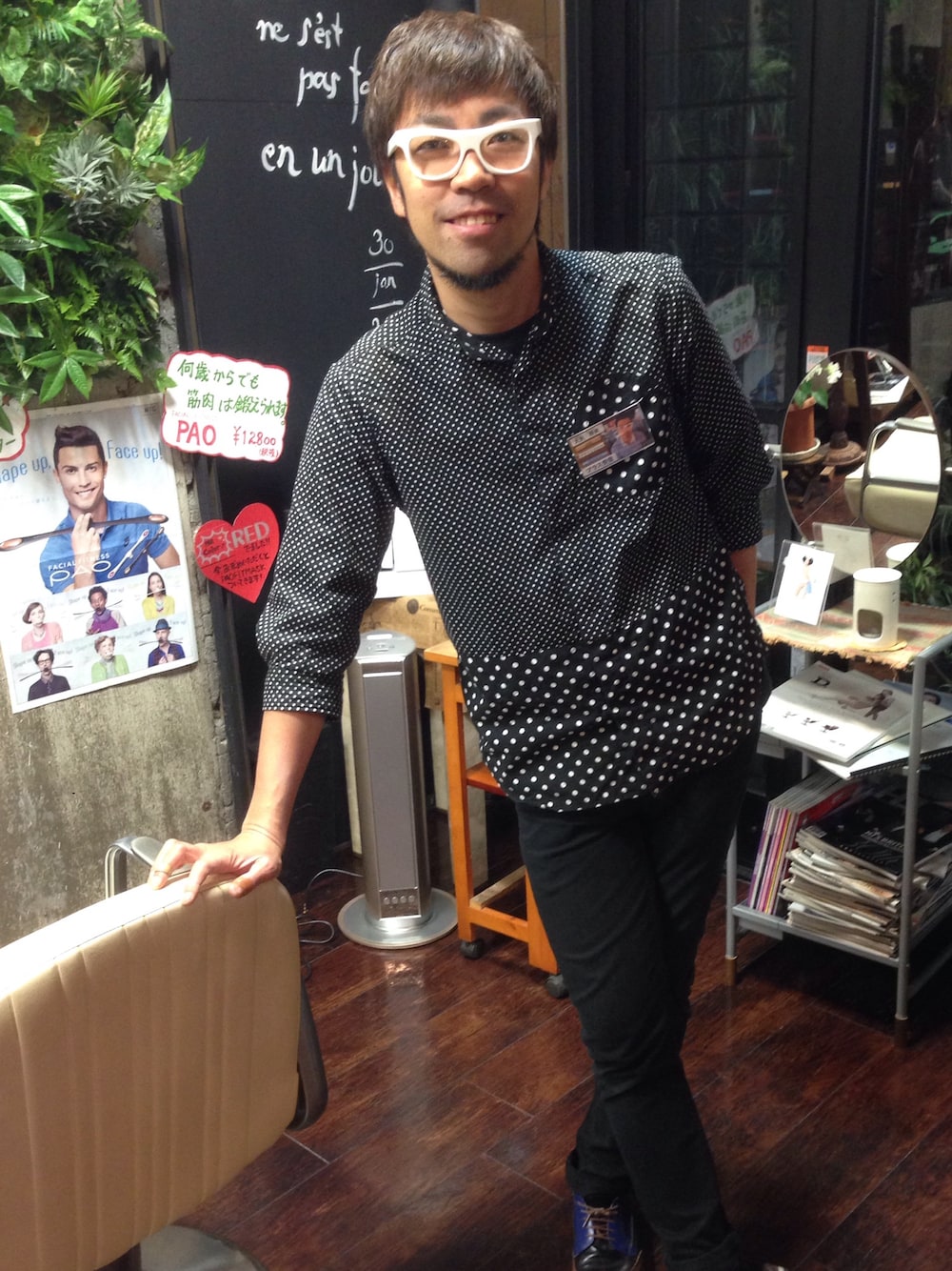 「AMON#クリスマス#豊明#JAPAN」｜「Levi'sのアイテム（その他パンツ、ブラック系）」を使った、大矢 祥央さん（メンズ・176cm）の冬コーディネートの1枚目の写真