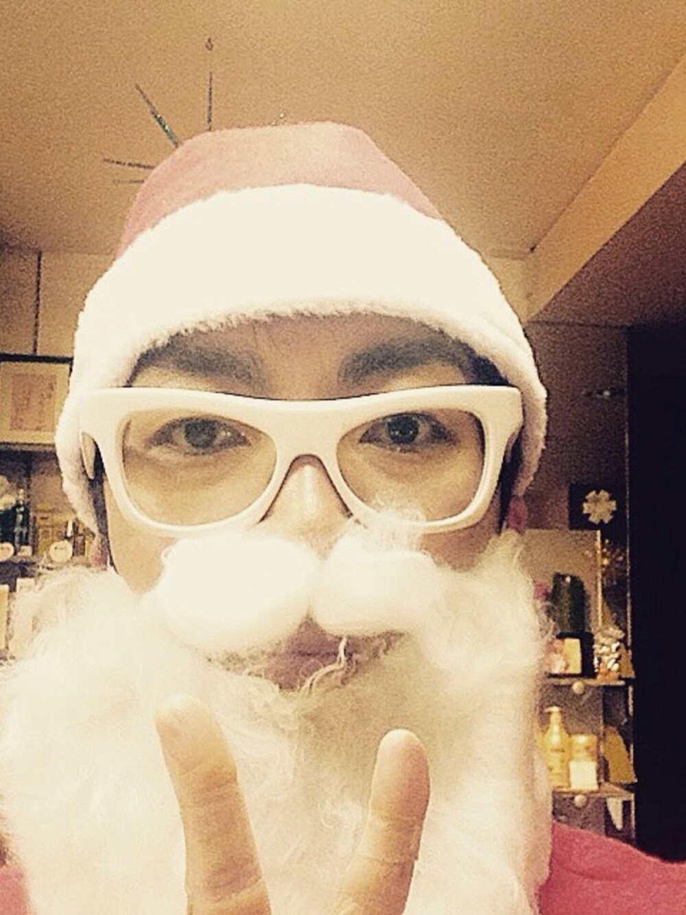 「AMON#クリスマス#豊明#JAPAN」｜「ドンキホーテのアイテム（その他、レッド系）」を使った、大矢 祥央さん（メンズ・176cm）の冬コーディネートの1枚目の写真