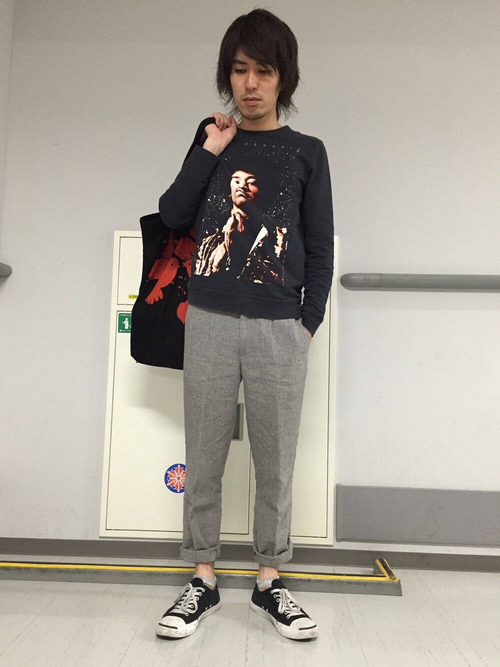 「ジャックパーセル、バンドT、音楽、麻パンツ」｜「TOPMANのアイテム（スウェット、ブラック系）」を使った、DJDagobahさん（メンズ・174cm）の夏コーディネートの1枚目の写真