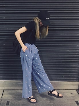 「atmos（アトモス）のアイテム（キャップ）」を使った、後藤夕貴さん（レディース・157cm）の夏コーディネート