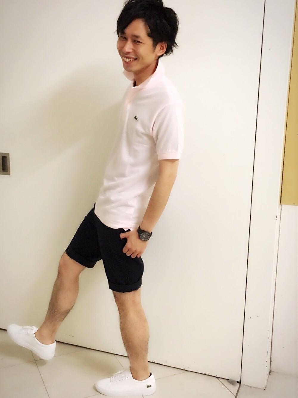 「スニーカー、カジュアル、シンプル、夏、LACOSTE、street、ショーツ、ポロシャツ、ラコステ、カジュアルコーデ」｜「LACOSTEの『Ｌ.12.12』定番半袖ポロシャツ（ポロシャツ、ピンク系）」を使った、TAKASHIさん（メンズ・176cm）の夏コーディネートの1枚目の写真