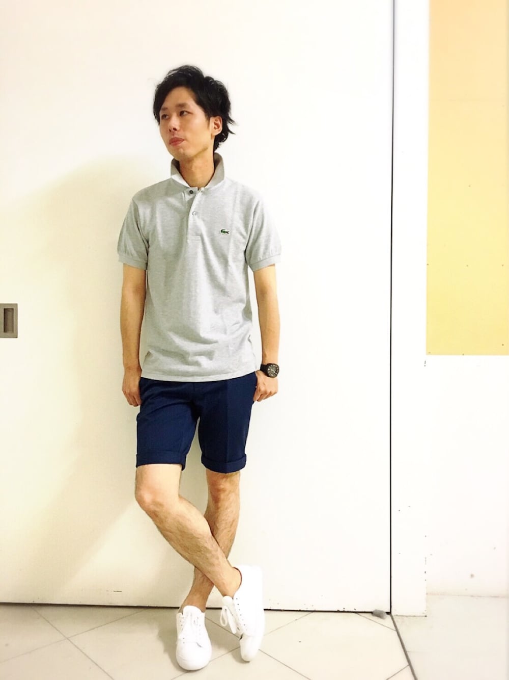 「スニーカー、カジュアル、シンプル、夏、LACOSTE、street、ショーツ、ポロシャツ、ラコステ、カジュアルコーデ」｜「LACOSTEのLACOSTE / ラコステ : ピケポロシャツ#（ポロシャツ、グレー系）」を使った、TAKASHIさん（メンズ・176cm）の夏コーディネートの1枚目の写真
