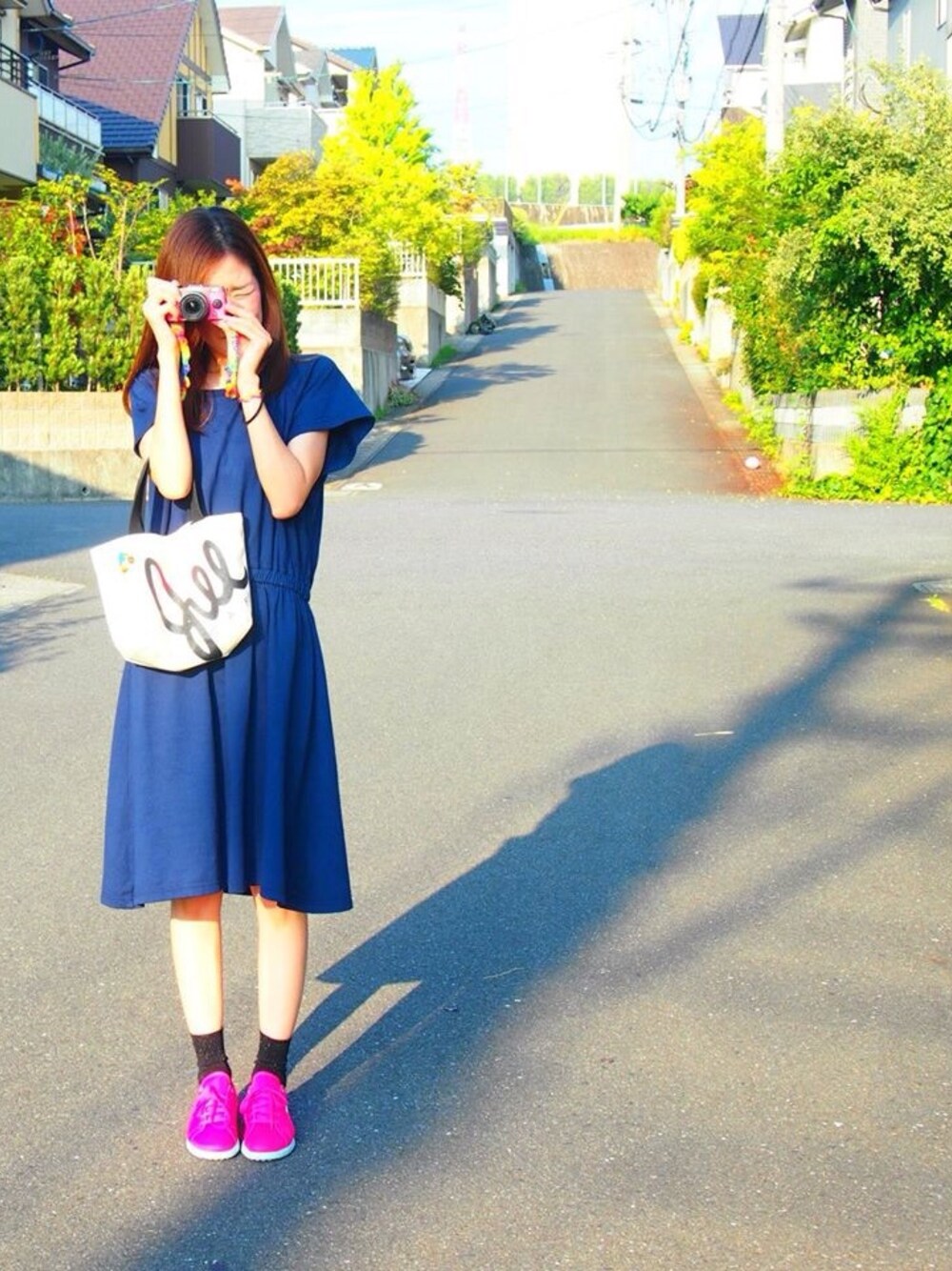 「BEAMS BOYのBEAMS BOY / 天竺 ウエスト ギャザー ワンピース **（ワンピース、ブルー系）」を使った、あだちまゆさん（レディース・163cm）の夏コーディネートの1枚目の写真