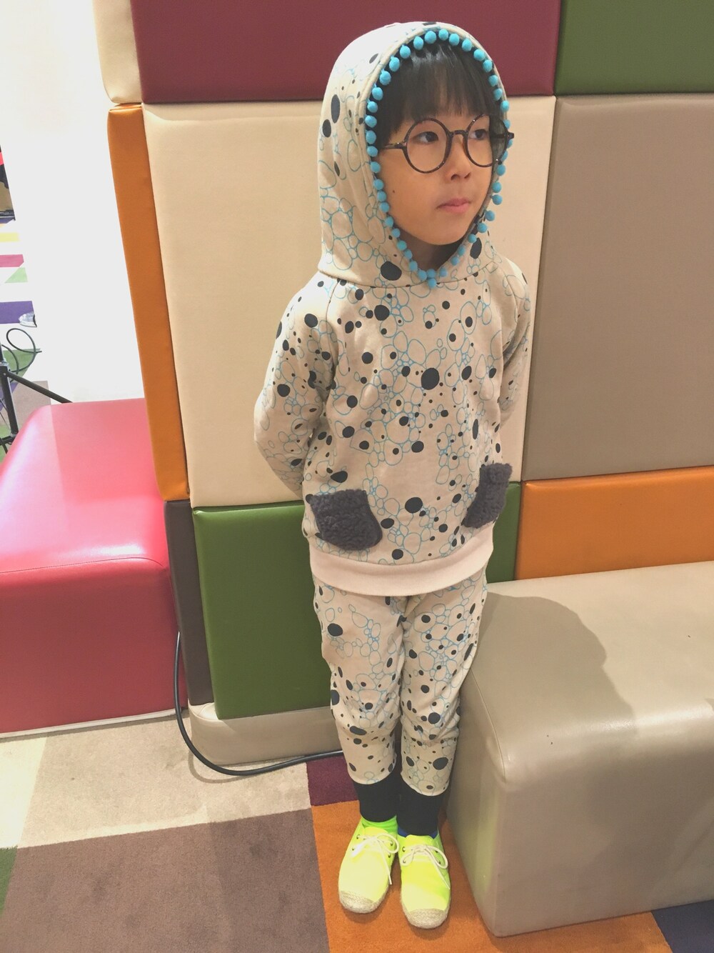 「秋のコーデ、男の子、セットアップ、frankygrow」｜「frankygrowのアイテム（パーカー、ベージュ系）」を使った、サキさん（キッズ・110cm）の秋コーディネートの1枚目の写真