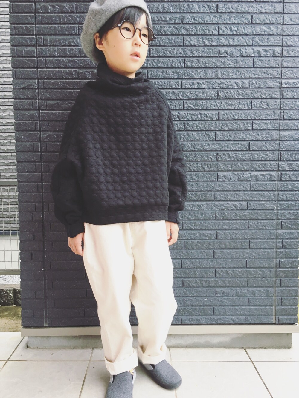 「キッズファッション、おとこのこ、ベレー帽」｜「unicaのアイテム（トップス、ブラック系）」を使った、サキさん（キッズ・120cm）の冬コーディネートの1枚目の写真