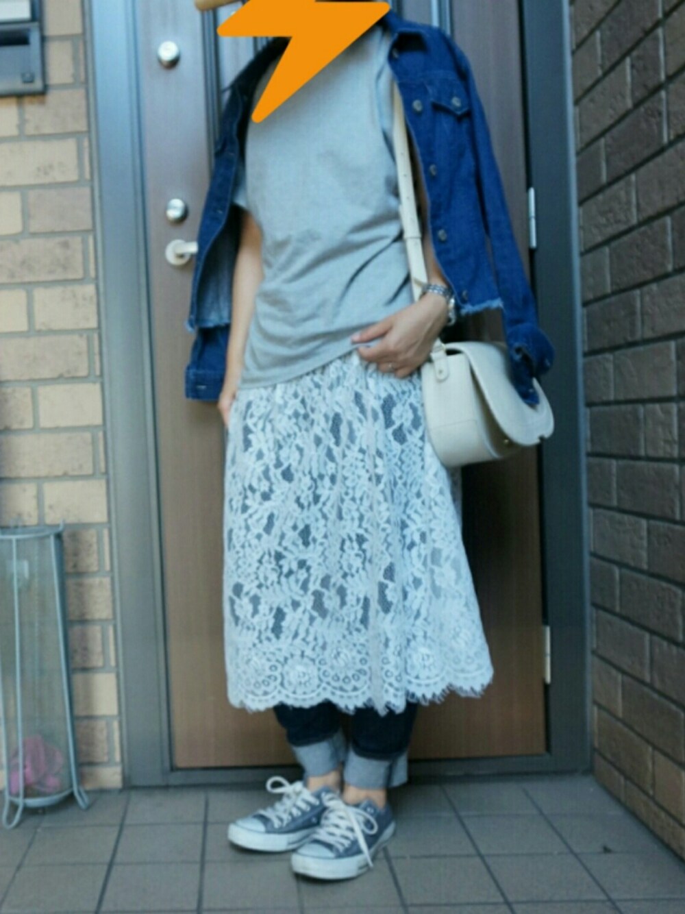 「KBF、niko and ...、converse」｜「KBFのKBF　レースドッキングワンピース（ワンピース、グレー系）」を使った、t.S A Y A* さん（レディース・160cm）の夏コーディネートの1枚目の写真