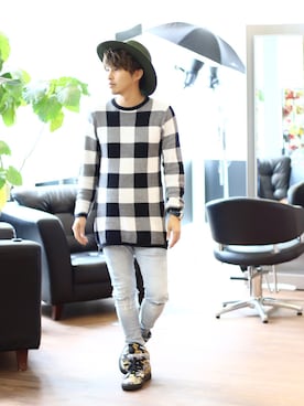 「SAINT LAURENT PARIS（サンローランパリ）のアイテム（ニット/セーター）」を使った、岡崎貴紀さん（メンズ・175cm）の秋コーディネート