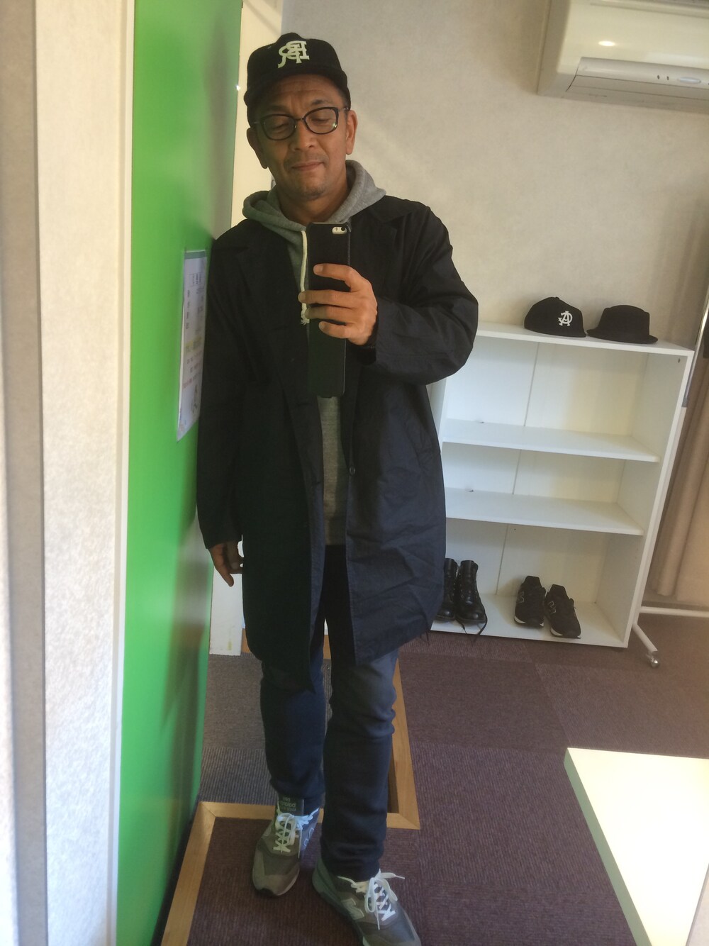 「ニューバランス」｜「BEAMS BOYのNEW BALANCE / ”M997”（スニーカー、グレー系）」を使った、中野英雄さん（メンズ・170cm）の春コーディネートの1枚目の写真
