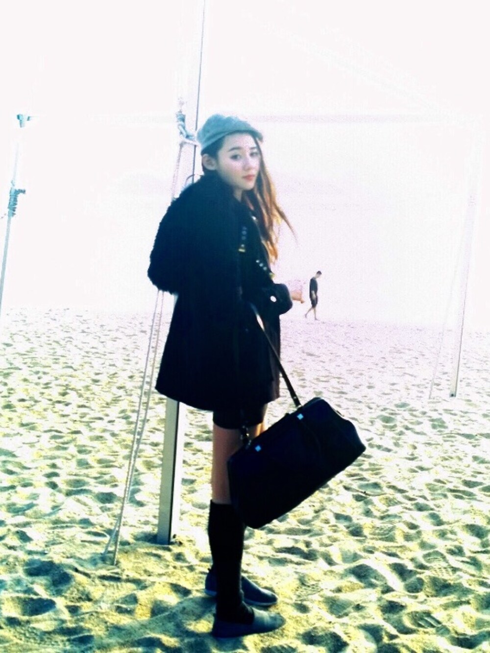 「black、beach、winter、hkgirl、school、WEARBOOKエントリー、holiday、hat、grey」｜「ZARAのアイテム（カバーオール、ブラック系）」を使った、Yeung ching🐰 さん（レディース・167cm）の冬コーディネートの1枚目の写真