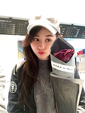「gray」｜「アイテム（アクセサリー）」を使った、Yeung ching🐰 さん（レディース・168cm）の冬コーディネート