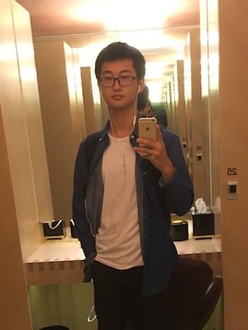 「UNICOM（ユニコン）のアイテム」を使った、李海波さん（メンズ・178cm）の秋コーディネート