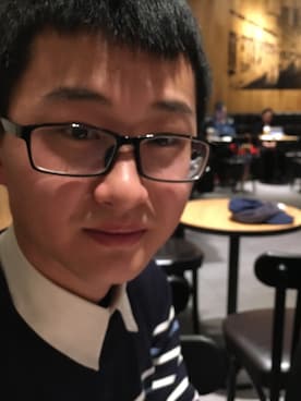 「UNICOM（ユニコン）のアイテム」を使った、李海波さん（メンズ・178cm）の冬コーディネート