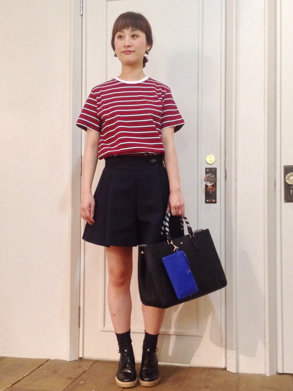 「Maison Kitsuneのアイテム（Tシャツ/カットソー、レッド系）」を使った、メゾンフラミンゴさん（レディース・160cm）の春コーディネートの1枚目の写真