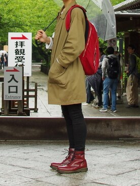 「傘」｜「アイテム（ステンカラーコート）」を使った、ぼるしちさん（メンズ・175cm）の春コーディネート