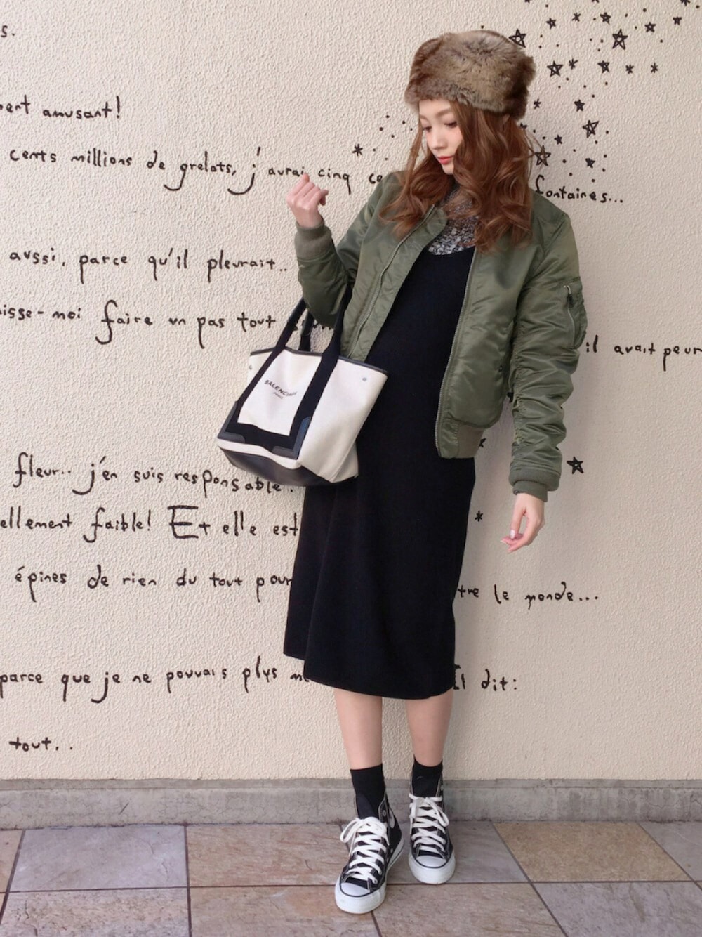 「ママコーデ、冬コーデ、outfit、GU、ジーユー、GUコーデ、ワンピース、マタニティコーデ、ファー帽子、MA-1」｜「BALENCIAGAのBalenciaga Cabas S leather-trimmed cotton-canvas tote（トートバッグ、その他）」を使った、n a g i s aさん（レディース・160cm）の秋コーディネートの1枚目の写真