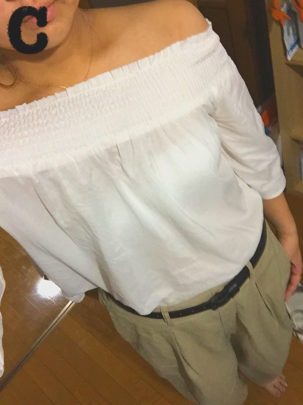 「オフショル、ワイドパンツ、大人カジュアル、マネっこコーデ」｜「RAY CASSINのシャーリングオフショルブラウス（シャツ/ブラウス、ホワイト系）」を使った、うっちきちーちゃんさん（レディース・164cm）の夏コーディネートの1枚目の写真