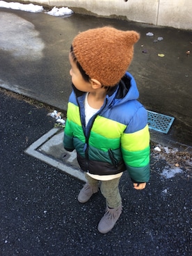 「H&M（エイチ・アンド・エム）のアイテム（ダウンジャケット/コート、ブルー系）」を使った、あおば   かえでさん（キッズ）の冬コーディネート