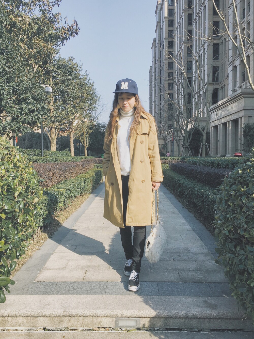「休日スタイル、H&M、w closet、VANS、flower」｜「flowerのアイテム（帽子、ブルー系）」を使った、vickiさん（レディース・160cm）の冬コーディネートの1枚目の写真