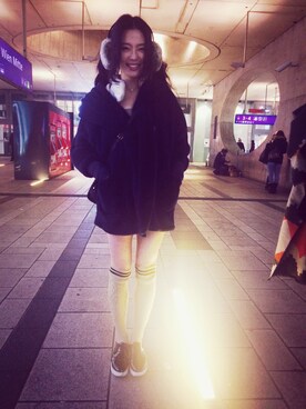 「shorts」｜「アイテム（チェスターコート）」を使った、Eva Wangさん（レディース・169cm）の冬コーディネート