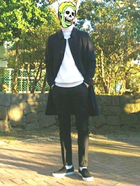 「ネイビー×ホワイト」｜「アイテム（ステンカラーコート）」を使った、おば3さん（メンズ・180cm）の秋コーディネート