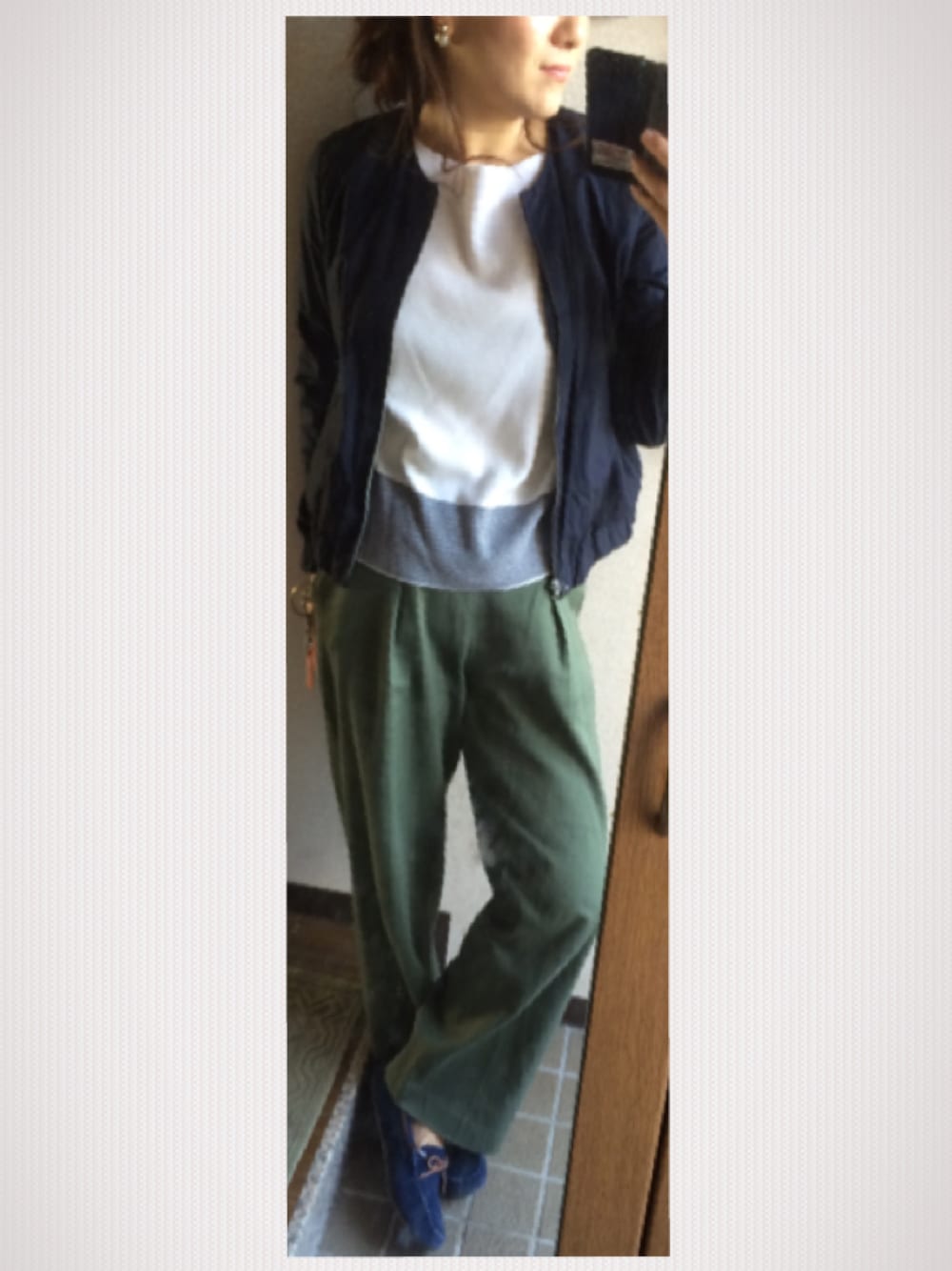 「秋のコーデ、ワイドパンツ、カジュアル、グリーン、モカシン、ネイビー」｜「GAPのブルゾン（ブルゾン、ブルー系）」を使った、sy☆さん（レディース・159cm）の秋コーディネートの1枚目の写真