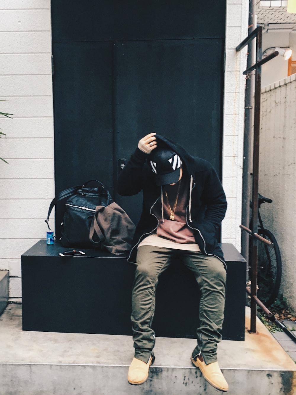 「ストリート、ootd、fashion、l4l、off white、Alexander Wang、drkshdw」｜「off whiteのアイテム（キャップ、ブラック系）」を使った、たかちゃんさん（メンズ・178cm）の春コーディネートの1枚目の写真
