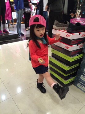 「GAP（ギャップ）のアイテム（デニムスカート、ブルー系）」を使った、熏醬さん（キッズ・100cm）の冬コーディネート