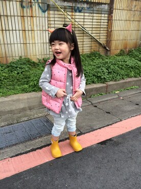 「GAP（ギャップ）のアイテム（デニムパンツ、ブルー系）」を使った、熏醬さん（キッズ・100cm）の冬コーディネート