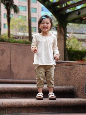 「GAP（ギャップ）のアイテム（Tシャツ/カットソー、ベージュ系）」を使った、熏醬さん（キッズ・100cm）の春コーディネート