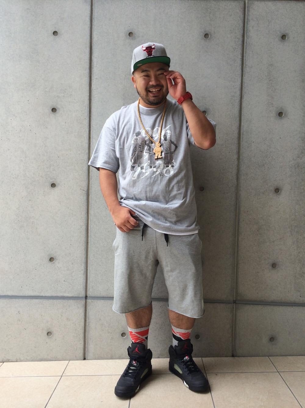 「スニーカー、セットアップ、スポーツミックス、ショーツ、ジョーダン、ヒップホップ、バスケシューズ」｜「NIKEのNIKE AIR JORDAN 5 RETRO（スニーカー、ブラック系）」を使った、平地大樹 aka ひらっちさん（メンズ・176cm）の夏コーディネートの1枚目の写真