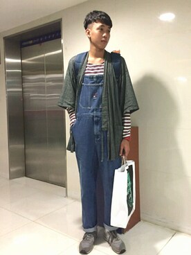 「TOMMY（トミー）のアイテム（オールインワン・サロペット）」を使った、何克安さん（メンズ・180cm）の春コーディネート