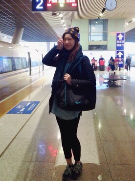 「NIKE(ナイキ)のアイテム(ショルダーバッグ)」を使った、vvgalaxyさん(レディース・173cm)の春コーディネート