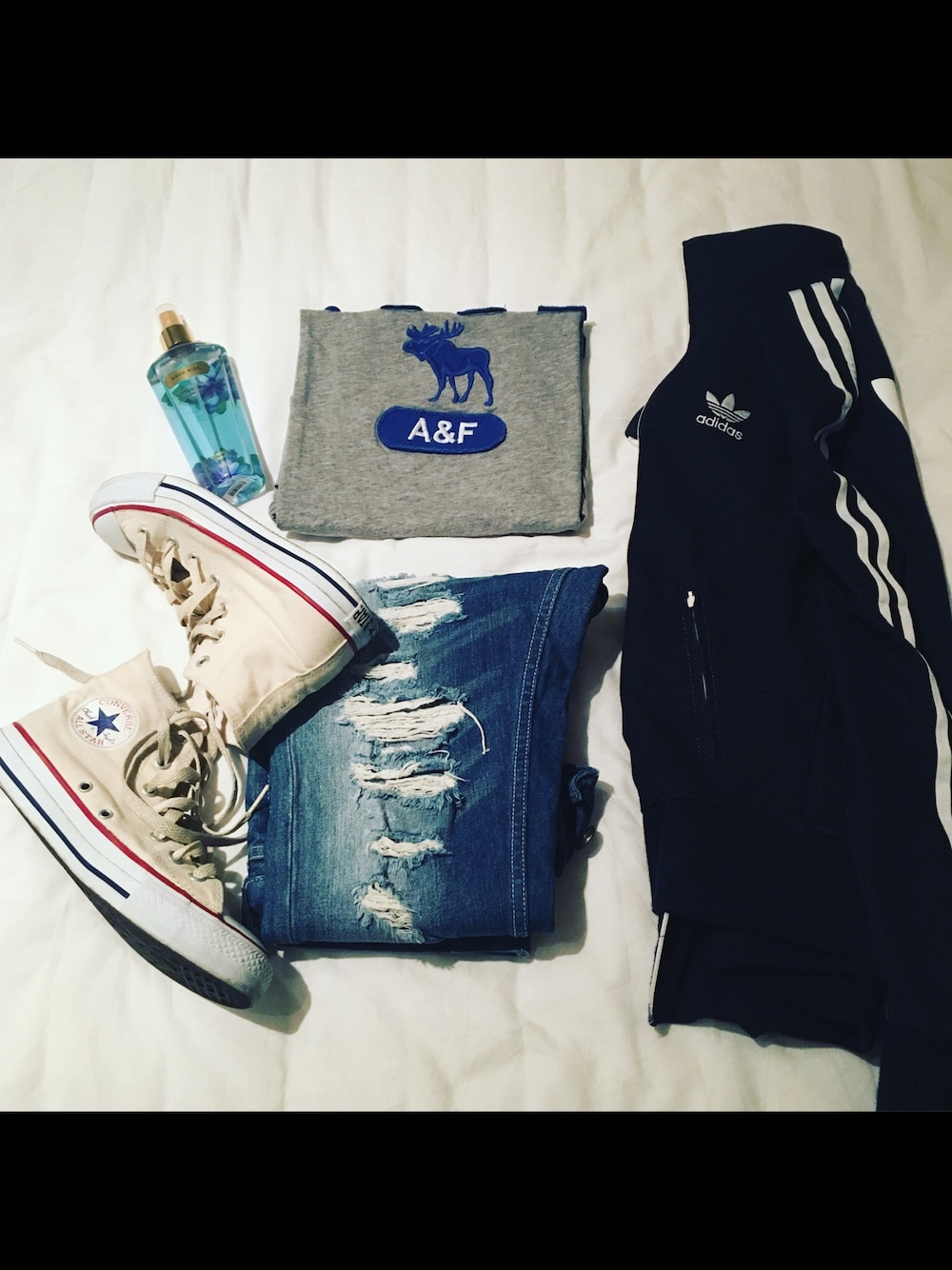 「BBQ、outdoor、adidas、Abercombie&Fitch、converse、Victoria's Secret、GAP」｜「adidasのアイテム（その他アウター、ブラック系）」を使った、TAMAKIさん（レディース・159cm）の春コーディネートの1枚目の写真
