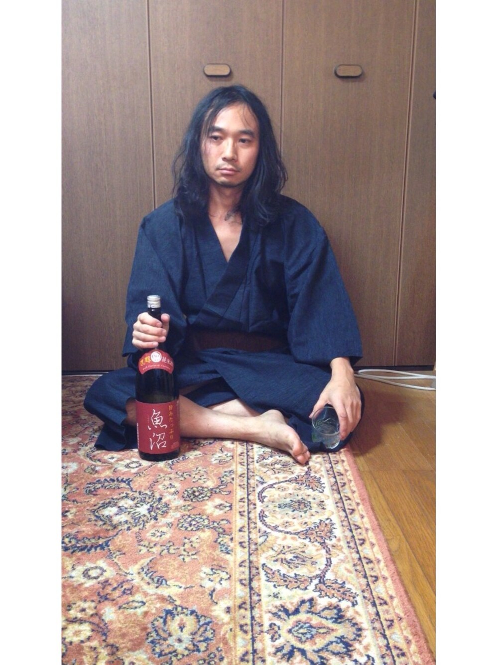 「紅白カラー2015、和装、着物、ネイビー、ルームウェア」｜「白瀧酒造のレッド x ホワイト（その他、レッド系）」を使った、fukurinさん（メンズ・172cm）の冬コーディネートの1枚目の写真