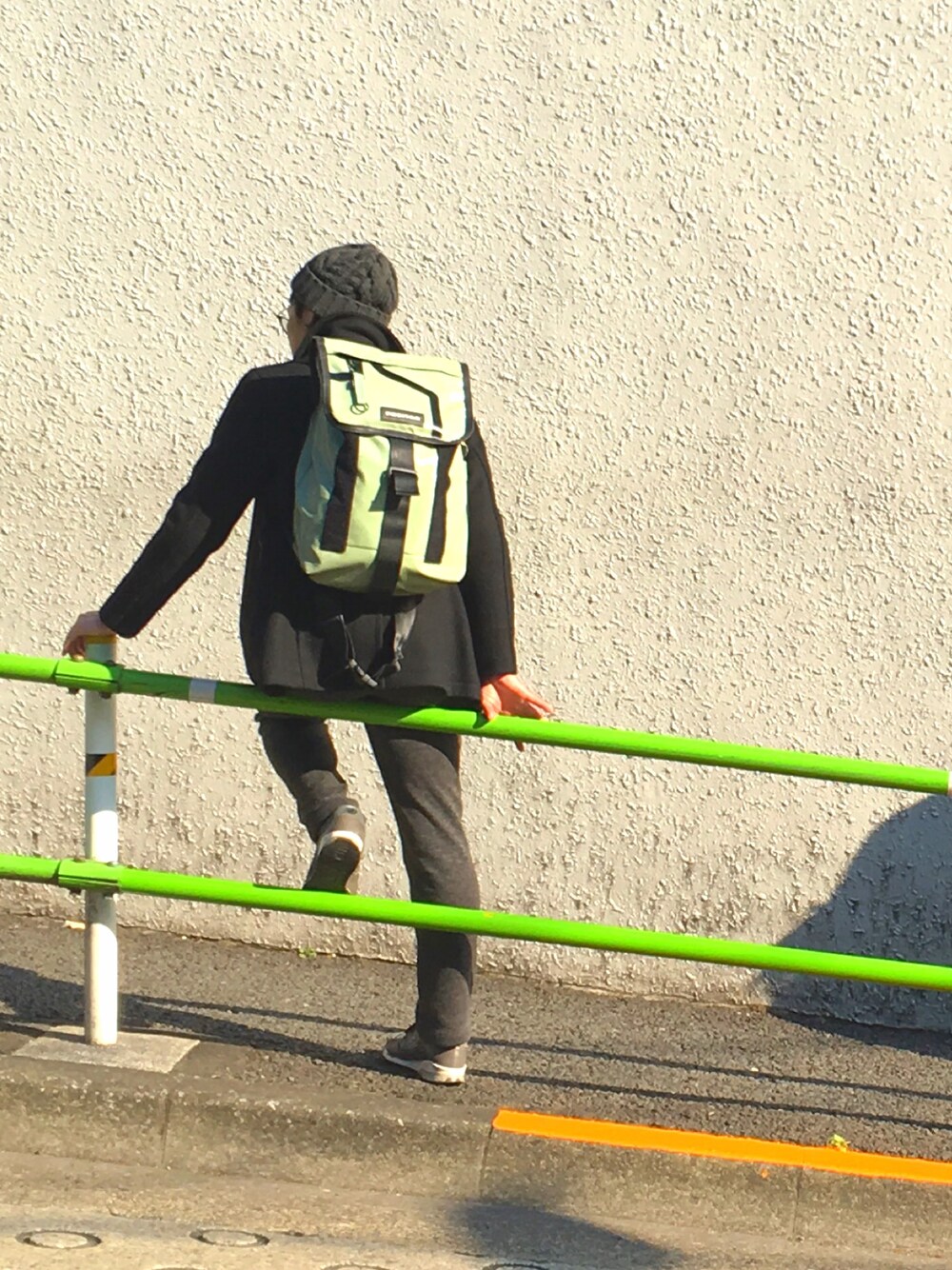 「FREITAG」｜「SHIPSのアイテム（ピーコート、ブルー系）」を使った、konitagさん（メンズ・177cm）の冬コーディネートの1枚目の写真