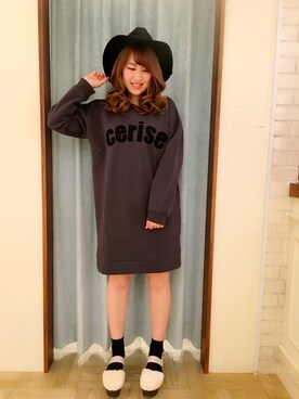 「Supreme.La.La.（シュープリームララ）のアイテム（サンダル）」を使った、Ayaka Hishizakiさん（レディース・156cm）の秋コーディネート