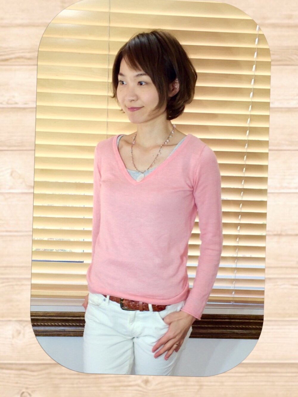 「プチプラ、AZUL by moussy、パンツ、白、ホワイト、ピンク、春」｜「AZUL by moussyのアイテム（ニット/セーター、ピンク系）」を使った、wakanaさん（レディース・161cm）の秋コーディネートの1枚目の写真