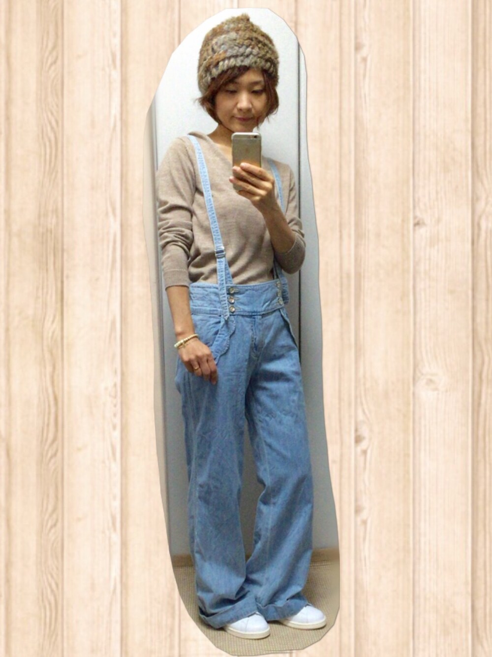 「ラビットファー、ワイドパンツ、オーバーオール、サスペンダーパンツ、ニット帽、ファー小物、ローリーズファーム(LOWRYS FARM)、adidas、プチプラ」｜「LEPSIMのアイテム（ニット/セーター、ベージュ系）」を使った、wakanaさん（レディース・161cm）の冬コーディネートの1枚目の写真