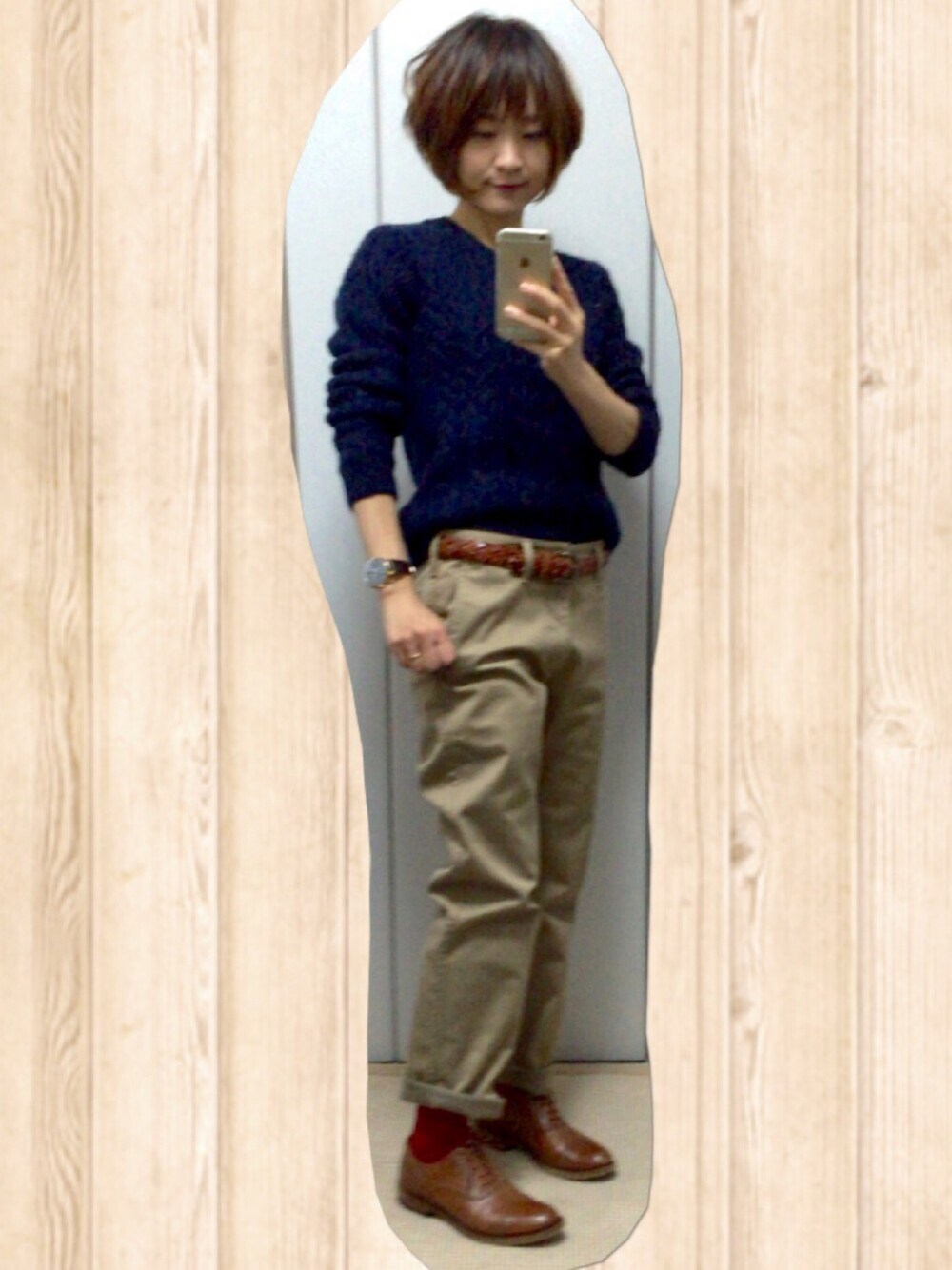 「ユニクロ、UNIQLO、カジュアル、ニット、防風、オジ靴、ドレスシューズ、赤い靴下、赤、プチプラ」｜「UNIQLOのアイテム（チノパンツ、ベージュ系）」を使った、wakanaさん（レディース・161cm）の冬コーディネートの1枚目の写真