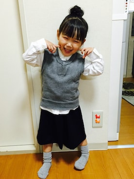 「西松屋（ニシマツヤ）のアイテム（ベスト、グレー系）」を使った、さらさん（キッズ・100cm）の秋コーディネート