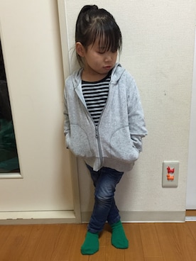 「Birthday（バースデイ）のアイテム（Tシャツ/カットソー、ブラック系）」を使った、さらさん（キッズ・100cm）の冬コーディネート