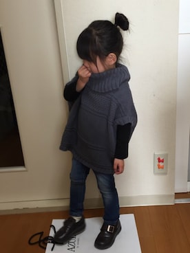 「OLD NAVY（オールドネイビー）のアイテム（ニット/セーター、グレー系）」を使った、さらさん（キッズ・100cm）の冬コーディネート