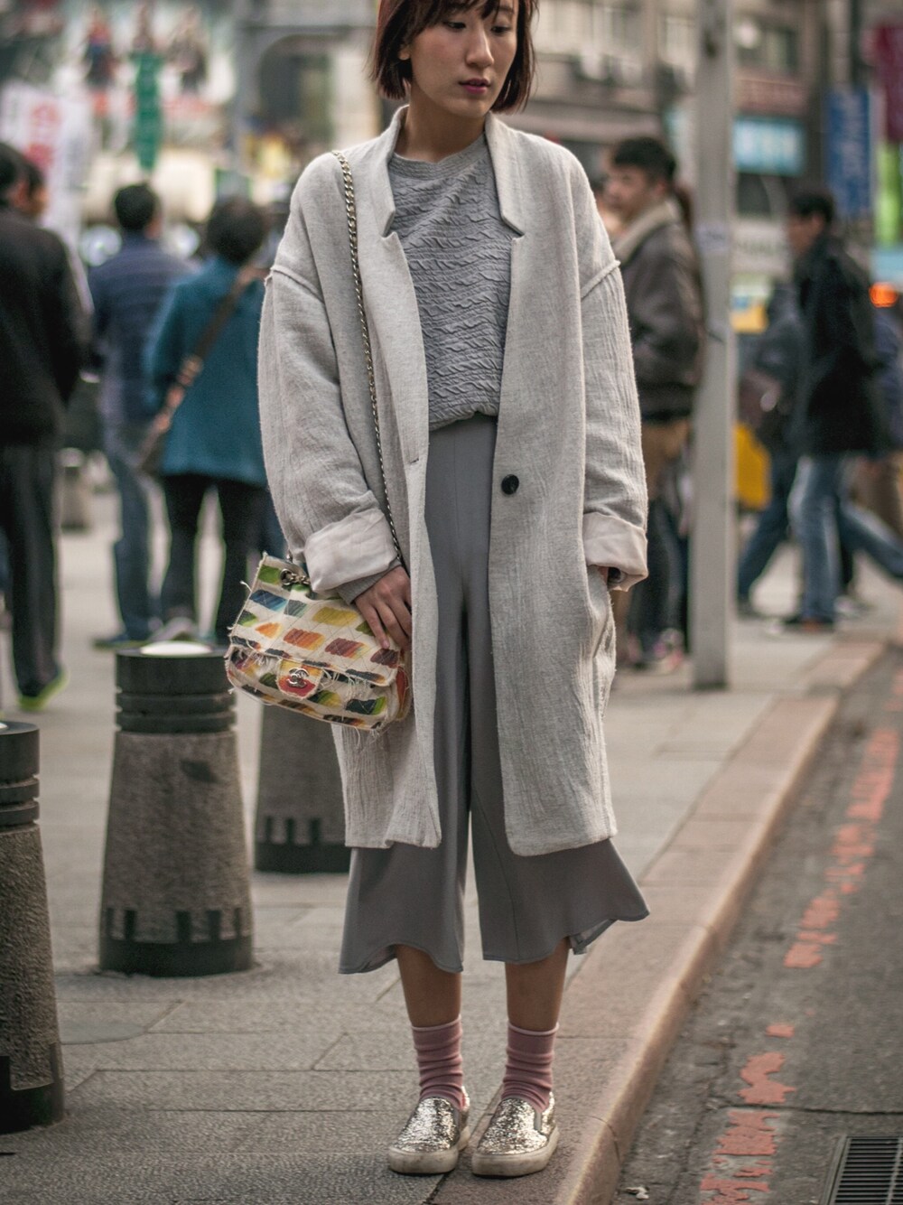 「TAIPEI」｜「CHANELのアイテム（クラッチバッグ、その他）」を使った、Ruby Ngさん（レディース・153cm）の秋コーディネートの1枚目の写真