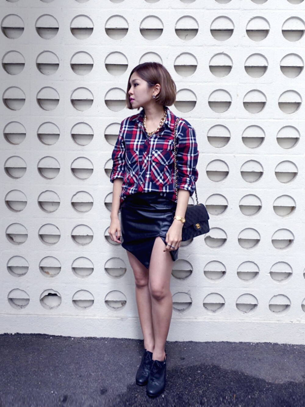 「Singapore、wearsg」｜「CHROME HEARTSのアイテム（リング、グレー系）」を使った、stylist/evonchngさん（レディース・157cm）の秋コーディネートの1枚目の写真