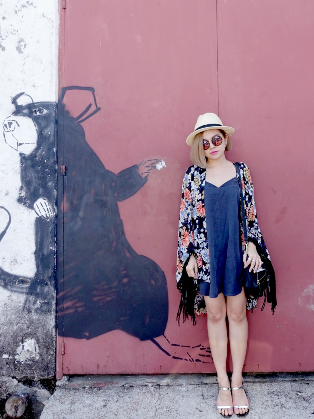 「Singapore、wearsg」｜「CHROME HEARTSのアイテム（リング、グレー系）」を使った、stylist/evonchngさん（レディース・157cm）の秋コーディネートの1枚目の写真