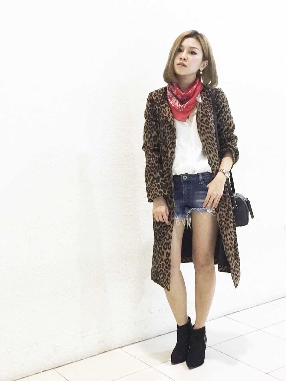 「wearsg、WEARISTASG」｜「CHARLES & KEITHのアイテム（ブーティ、ブラック系）」を使った、stylist/evonchngさん（レディース・157cm）の冬コーディネートの1枚目の写真