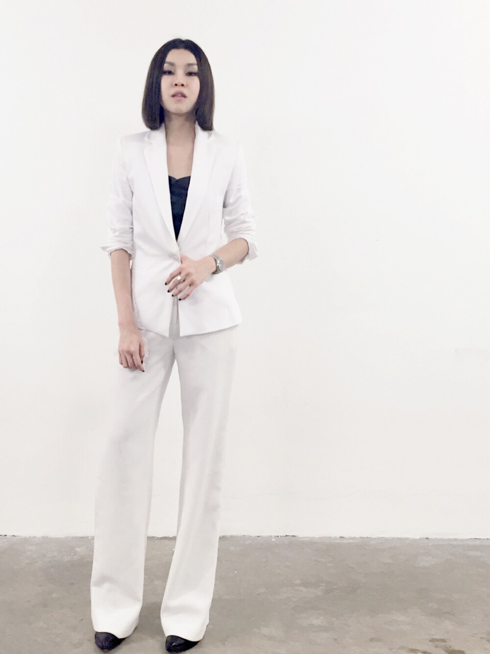 「wearsg、Singapore」｜「ZARAのアイテム（テーラードジャケット、ホワイト系）」を使った、stylist/evonchngさん（レディース・157cm）の春コーディネートの1枚目の写真